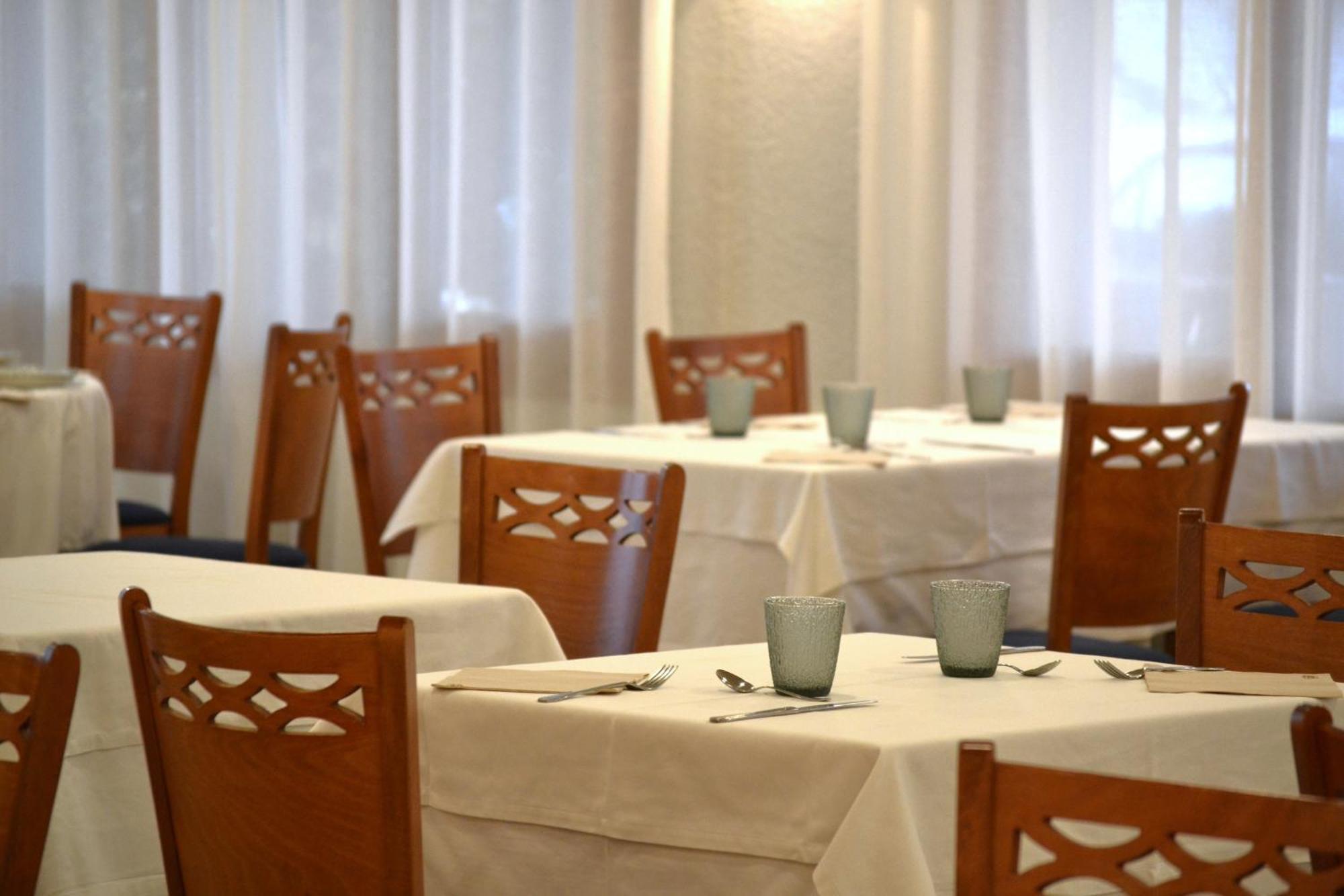 ל'אסטרטיט Hotel Medes II מראה חיצוני תמונה