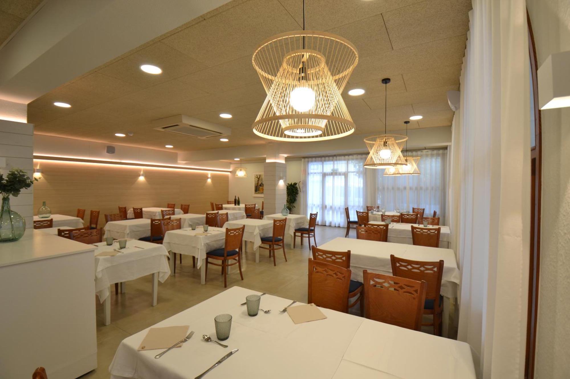 ל'אסטרטיט Hotel Medes II מראה חיצוני תמונה
